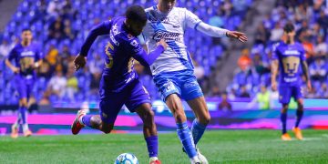 Pumas da la vuelta y vence al Puebla en el estadio Cuauhtémoc