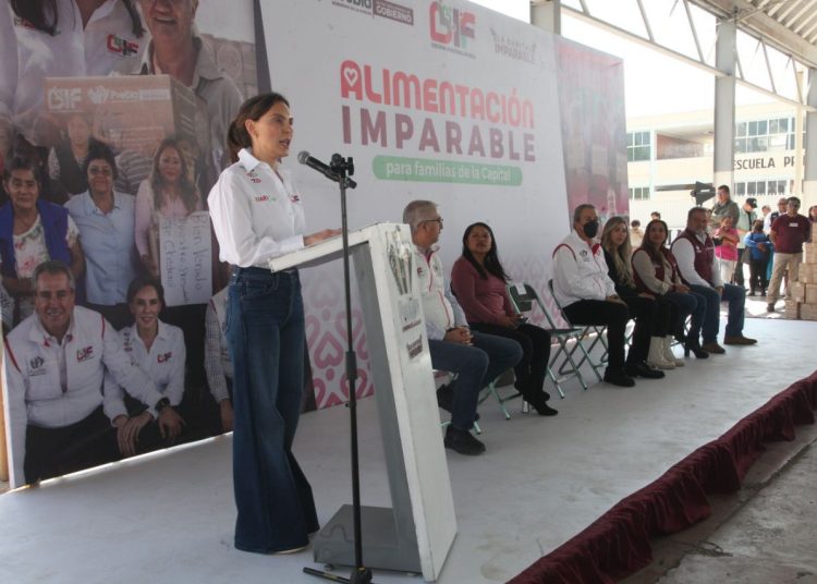 Pepe Chedraui y MariElise Budib entregan más de 7 mil despensas en Agua Santa