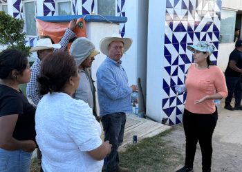 Entrega Ana Tepole apoyo a personas afectadas por incendio en la Sierra Negra