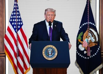Trump evalúa bajar aranceles al acero y aluminio