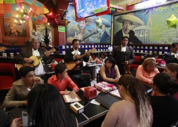 Restaurantes prevén alza anual por el Mundial