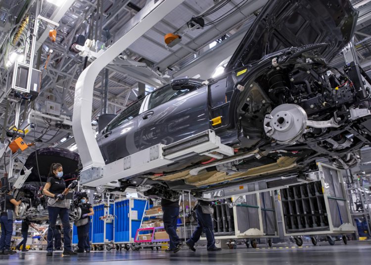 México eleva exportación de autos pese a menor producción