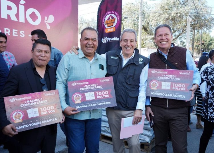 Pepe Chedraui entrega mezcla asfáltica para bacheo en juntas auxiliares