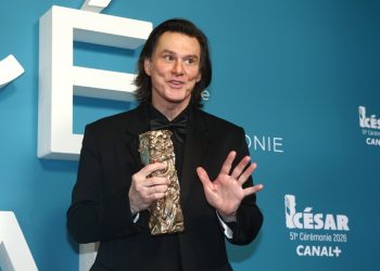 Entregan a Jim Carrey el premio César de honor