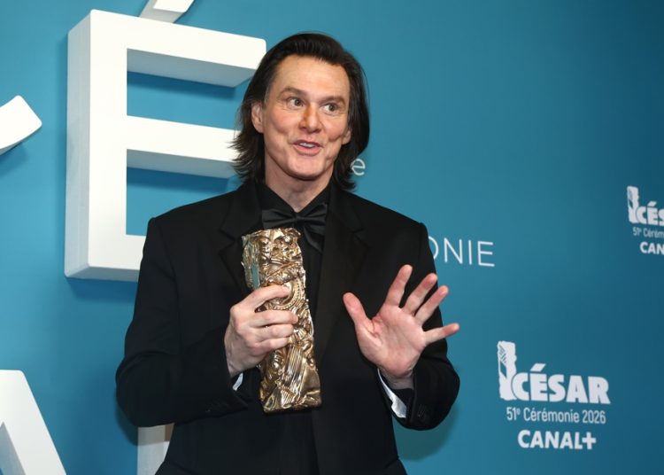 Entregan a Jim Carrey el premio César de honor