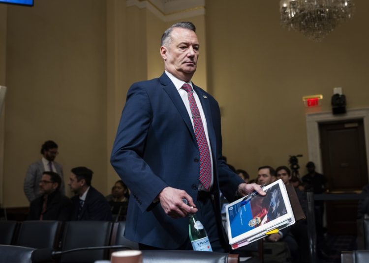 Oficiales de inmigración de Trump evitan responder al Congreso