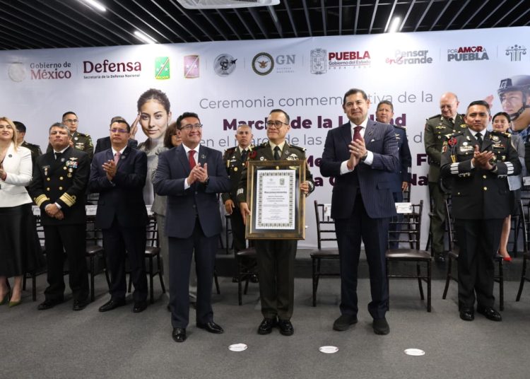Congreso de Puebla rinde homenaje a las Fuerzas Armadas