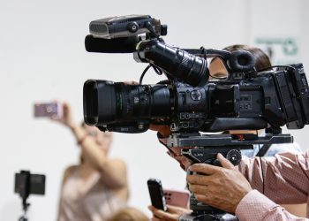 Medios tradicionales: adaptarse o volverse irrelevantes en 2026