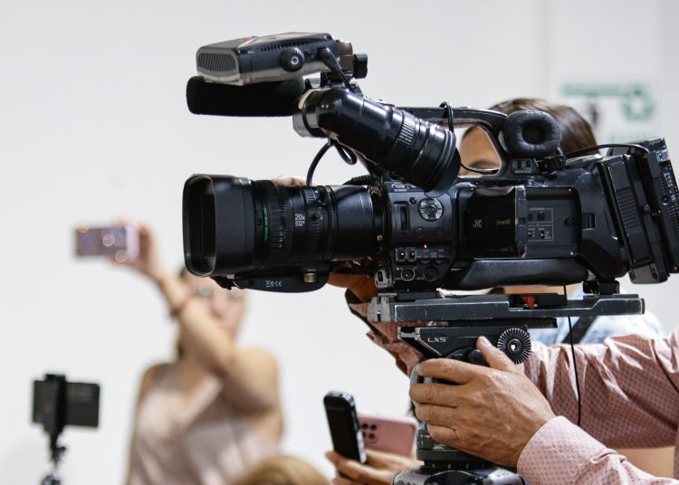 Medios tradicionales: adaptarse o volverse irrelevantes en 2026