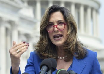 Congresistas de Florida piden a EEUU sancionar negocios con Cuba