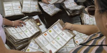 INE desarrolla urna electrónica, pero voto sigue en papel