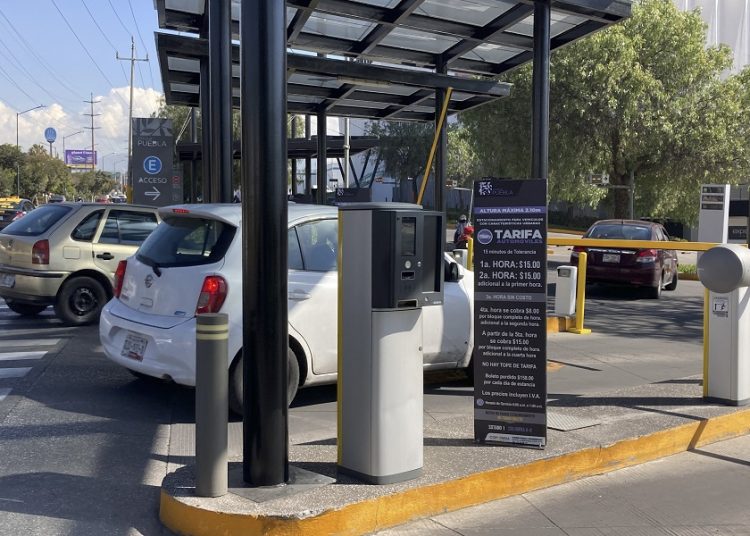 Franquicias rechazan estacionamientos gratis en plazas