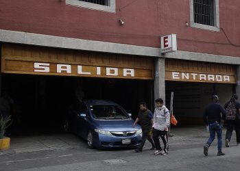 Congreso va por 2 horas gratis en estacionamientos