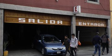 Congreso va por 2 horas gratis en estacionamientos