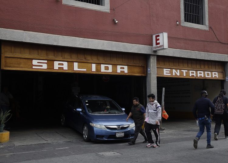 Congreso va por 2 horas gratis en estacionamientos
