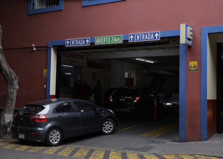 Exigen mayor vigilancia y sanciones a estacionamientos