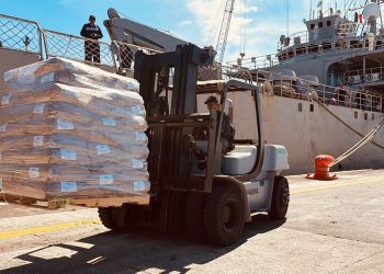 México envía dos barcos con ayuda a Cuba