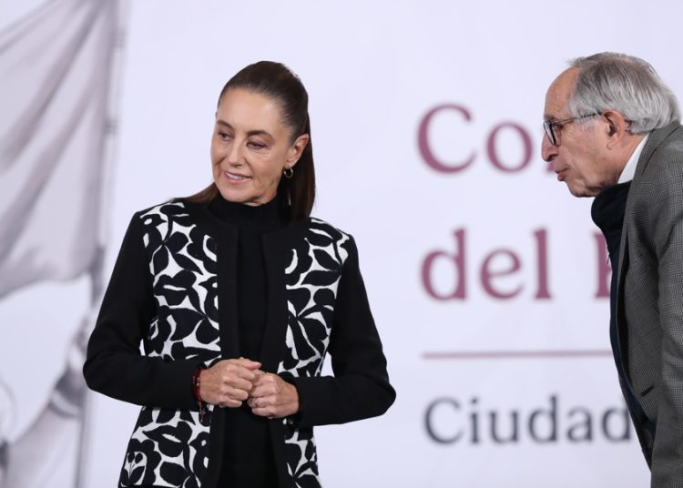 México llama a la calma y refuerza vacunación por sarampión