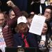Petro firma un nuevo decreto del salario mínimo