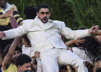 Bad Bunny retoma gira tras éxito en el Super Bowl