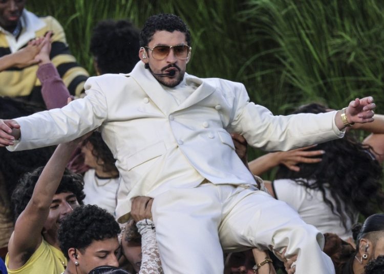 Bad Bunny retoma gira tras éxito en el Super Bowl