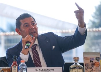 Armenta busca detonar inversiones en el Aeropuerto de Puebla