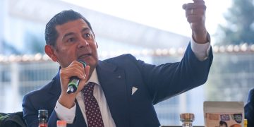 Armenta busca detonar inversiones en el Aeropuerto de Puebla
