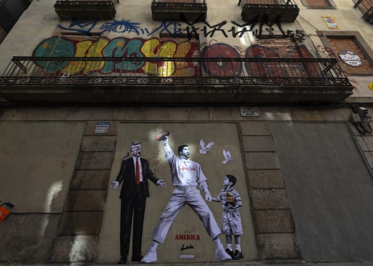 Grafiti de Bad Bunny en Barcelona reivindica la paz frente a Trump