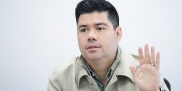 Congreso analiza iniciativas para regular estacionamientos