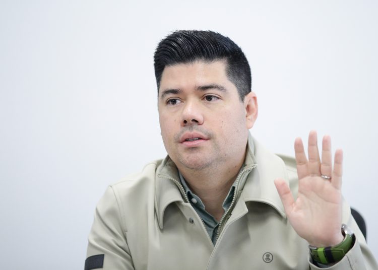 Congreso analiza iniciativas para regular estacionamientos