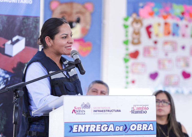 Entrega Lupita Cuautle obra en CAIC de Concepción La Cruz