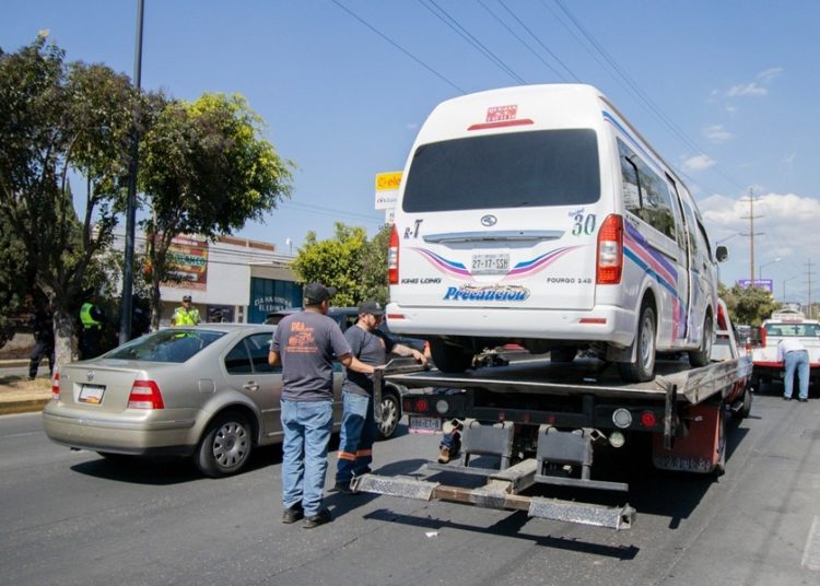 Piden mano dura por agresiones a personal que retira unidades pirata