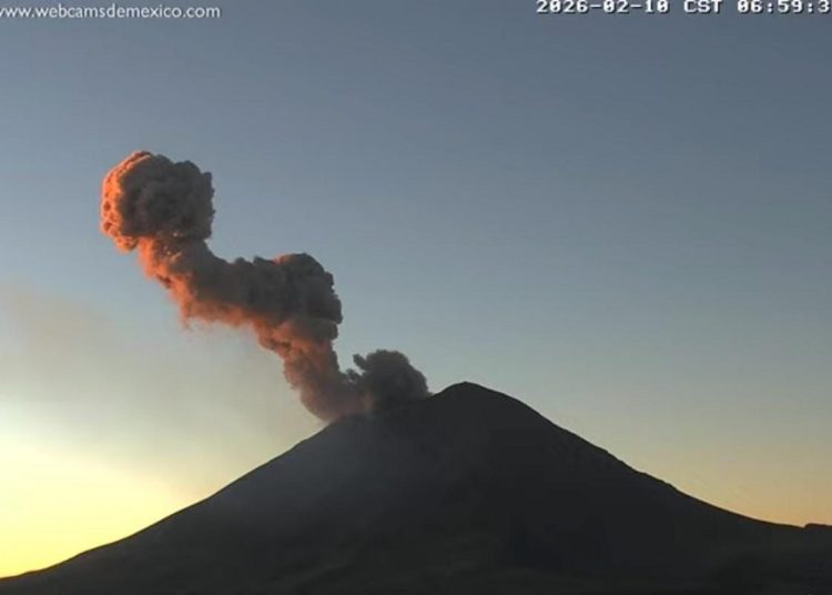 Popocatépetl lanza fumarola de 1 km y se mantiene en Amarillo Fase 2
