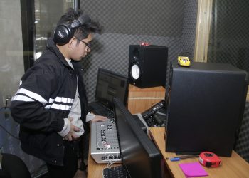 Prórroga en revisión de industria de la radio y televisión