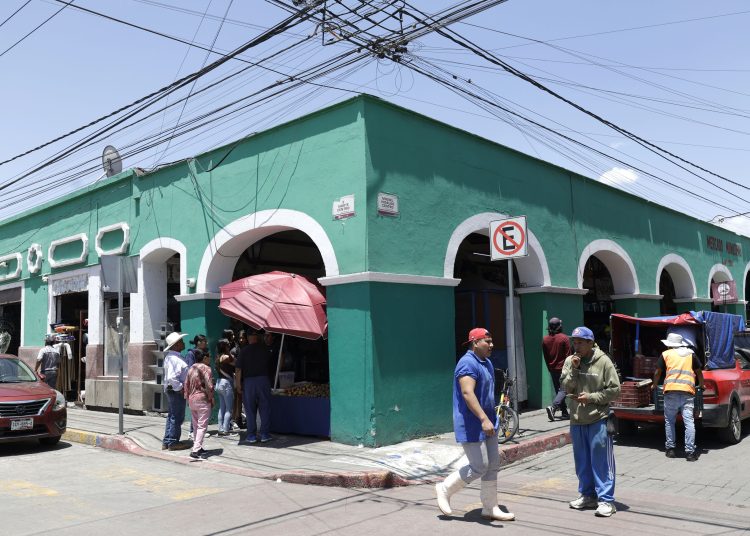 Con murales dignifican imagen del Mercado Cosme del Razo en San Pedro Cholula