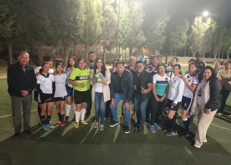 Modernizan alumbrado de Unidad Deportiva de Cuachayotla en San Pedro Cholula