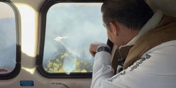 Armenta supervisa incendio de 150 hectáreas en Vicente Guerrero