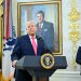 Trump amplía empleo agrícola extranjero con recorte salarial de hasta 32%