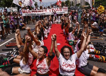 América conmemora el 8M entre marchas y alertas por violencia de género