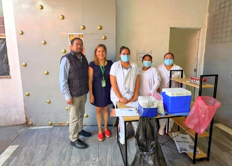 Gobierno de Texmelucan, ISSSTE e IMSS realizaron jornada de vacunación gratuita