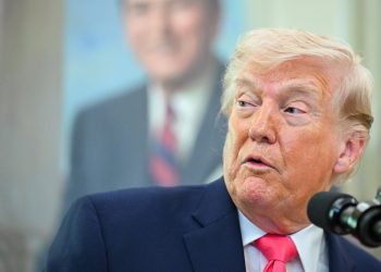 Trump afirma que Irán le dio “un gran regalo” sobre Ormuz