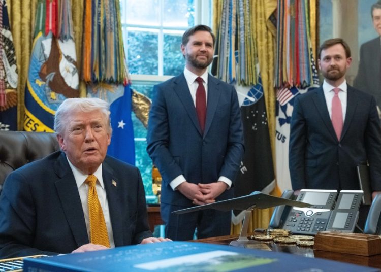 Retraso de viaje de Trump favorece a China, dicen expertos