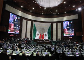 Diputados avalan tope a pensiones públicas entre protestas por retroactividad
