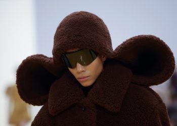 Loewe se echa al mar en la semana parisina