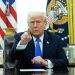 Trump muestra diseño de su biblioteca con estatua dorada gigante