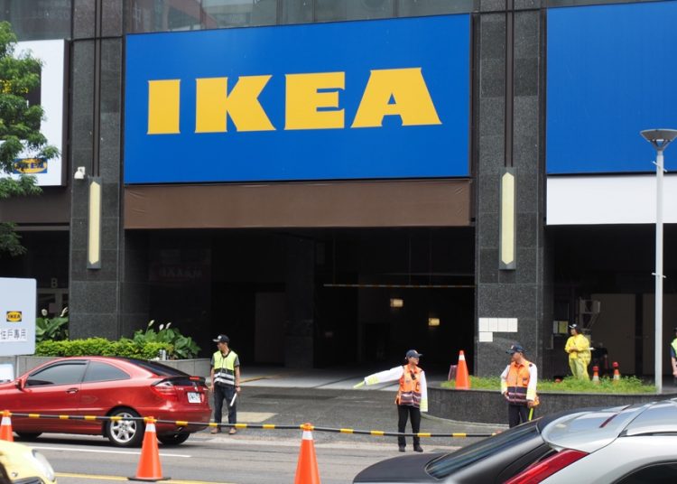 Publicidad en vitrinas de diseño funcional
