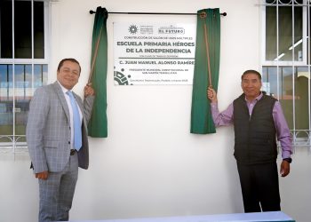 Inaugura Juan Manuel Alonso aula de usos múltiples en primaria en San Juan Tuxco
