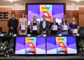 Conmemora IEE el 8M con conversatorio sobre mujeres y autoridades electorales