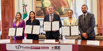 Alcalde Pepe Chedraui firma convenio institucional con el IEE