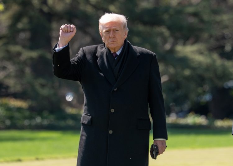 Libertad global cae en 2025; EEUU retrocede, según Freedom House
